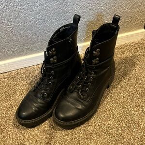 Universal thread combat boots